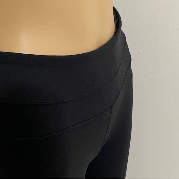 2 pairs Lululemon Groove Crop bundle - Picture 5 of 12